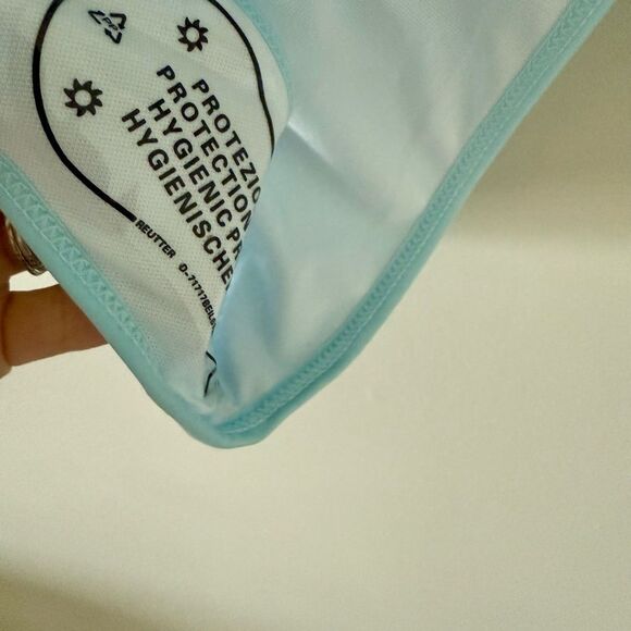 NWT Amazon Brand Bikini with Ruching detail in Light Blue - Size M - Picture 5 of 6